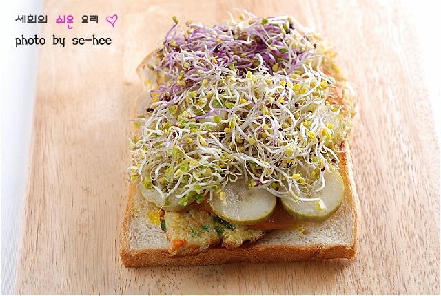 푸짐하고 맛있는 새우샌드위치