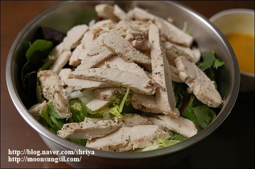 톡톡 쏘는 겨자 맛이 매력!~~겨자소스 치킨 샐러드