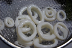 톡쏘는 맛이 매력있는 해물냉채